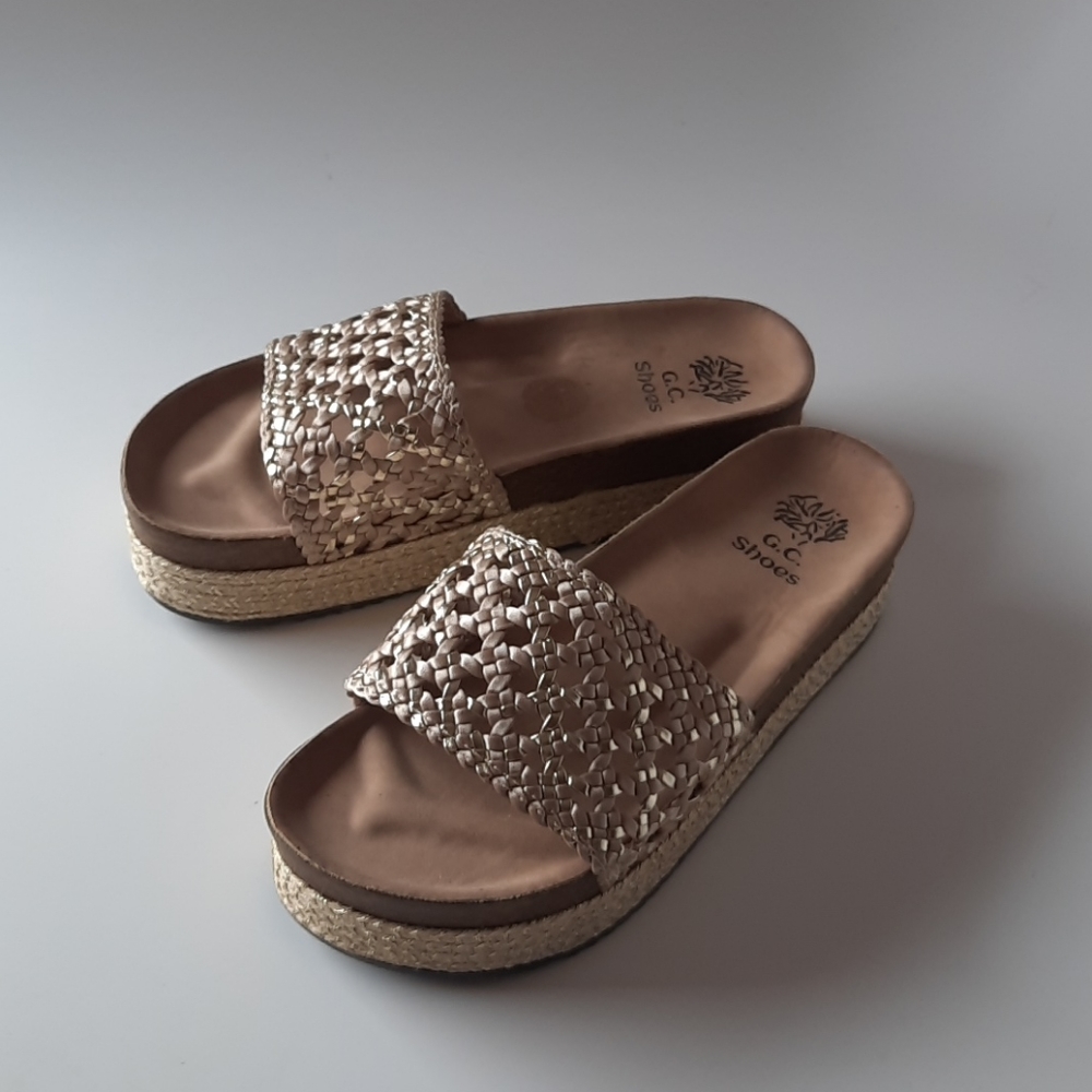 Flatform Slide Sandals NWOT